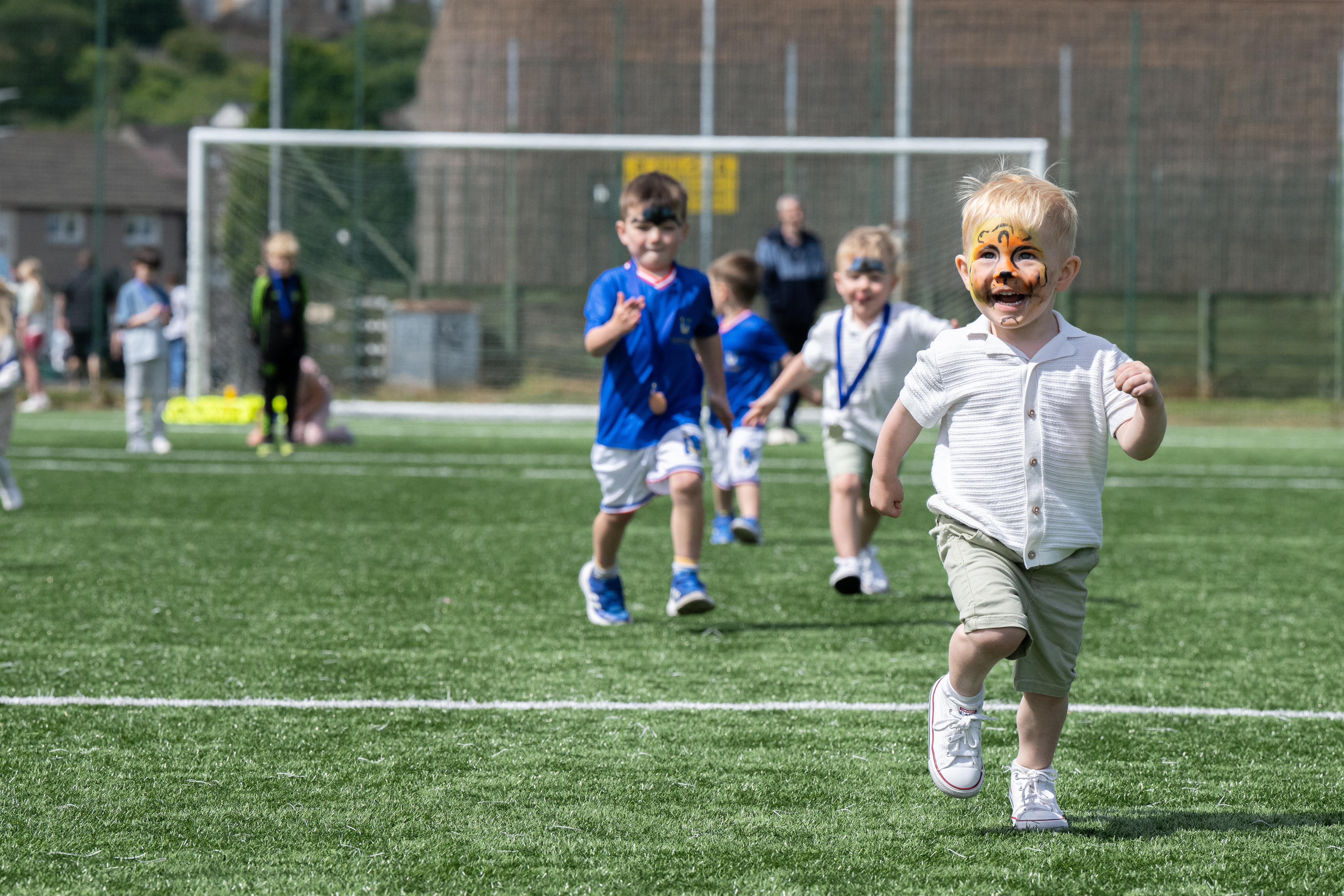 Kids competing in the running competition
